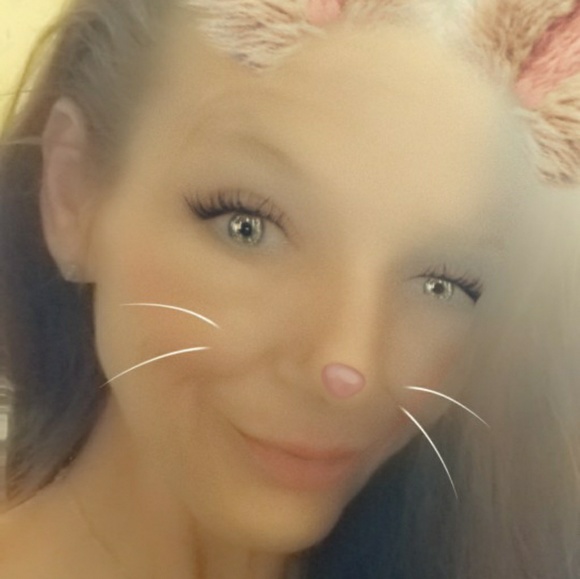 Meet your Posher, Melissa - Picture 2 of 2